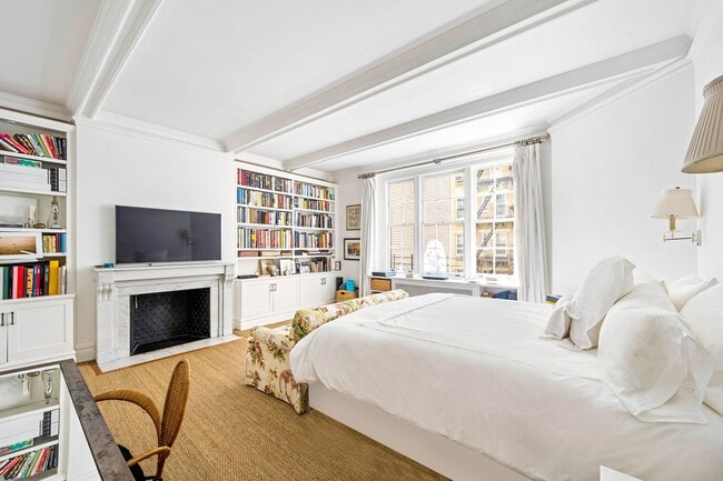 Building Photo - 130 E 67th St