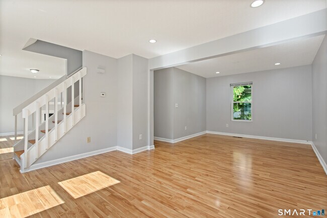 Building Photo - 124 Branca Ct