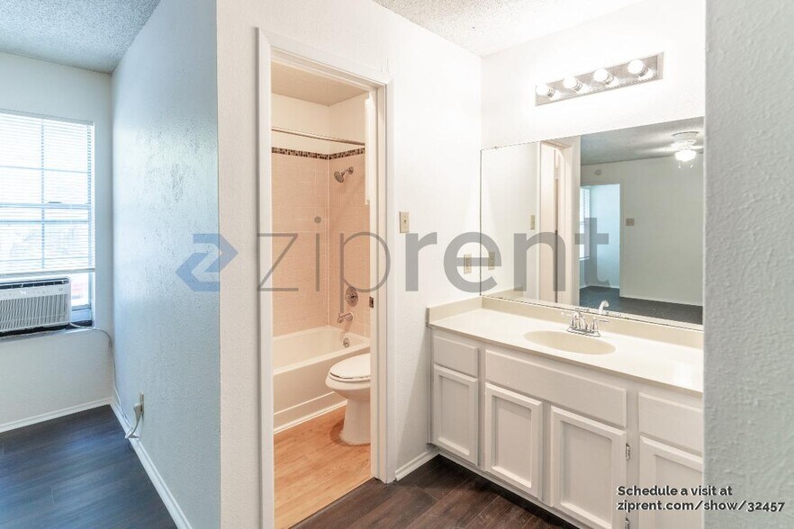 Building Photo - 4708 Carsonhill Dr