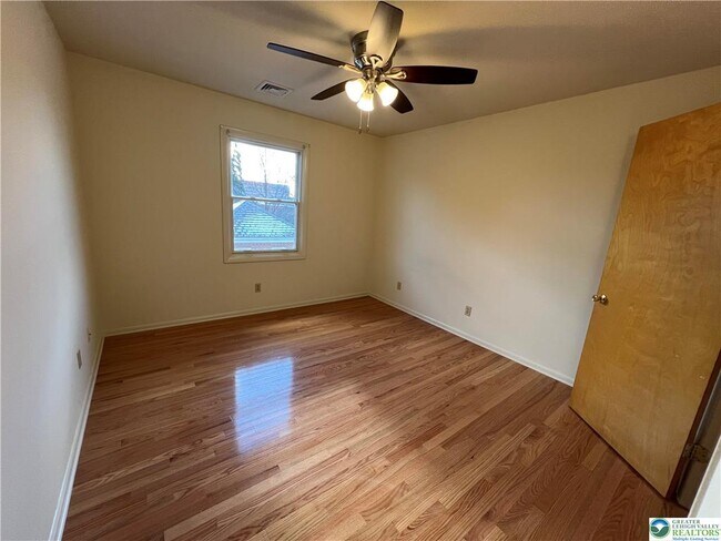 Building Photo - 2915 Schoenersville Rd