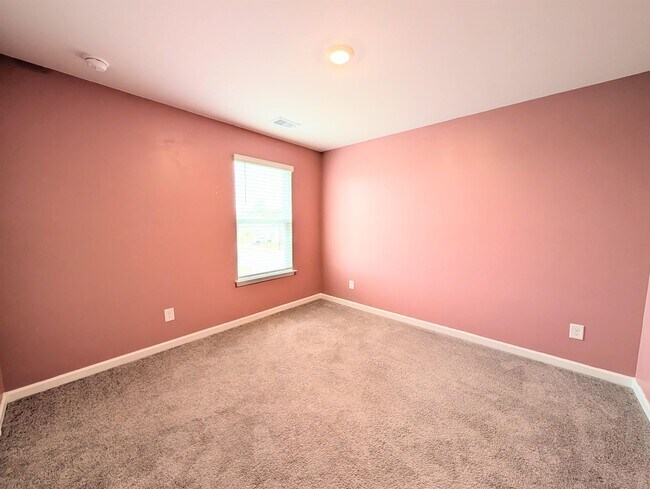 Building Photo - 851 Woodland Farms Cir