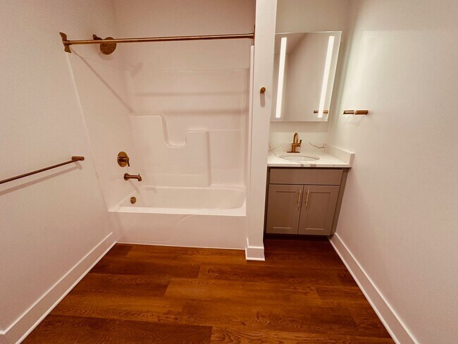 Building Photo - Fox Apartments, New One Bedroom Units, Dow...