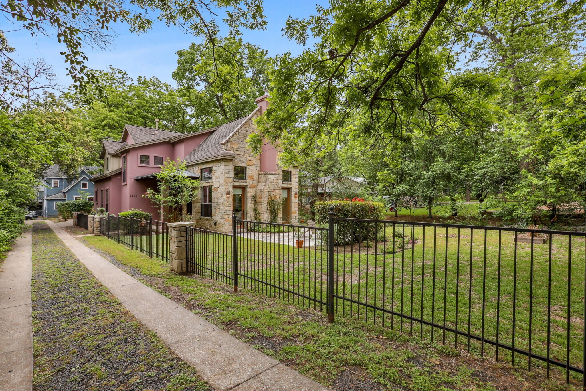 Building Photo - 2309 Kinney Rd