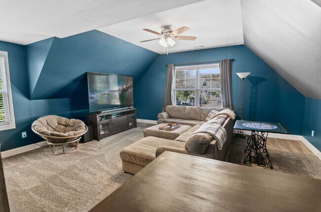 Building Photo - "Spacious 4-Bedroom Sanctuary with 3 Full Baths in Hampstead – Your Dream Home Awaits!"