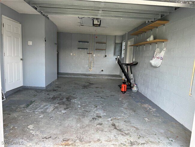 Building Photo - 2328 Country Club Blvd