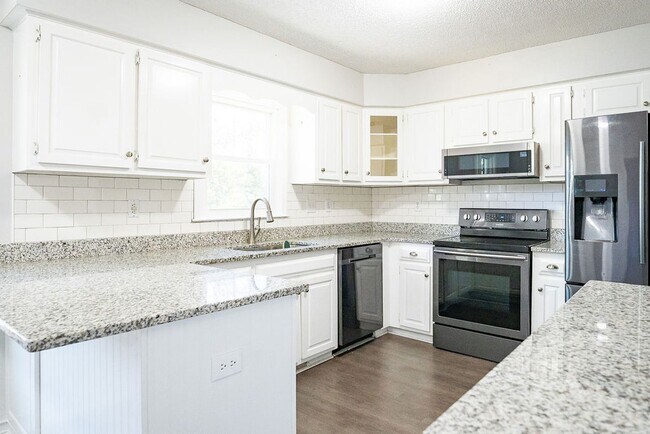 Building Photo - Spacious 3BR on Oversized Fenced Lot | GREAT PRICE!