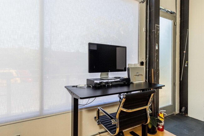 Building Photo - 2323 Magnolia St