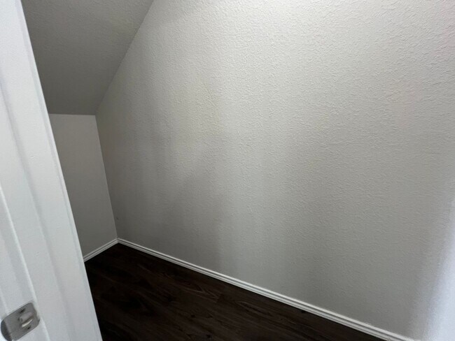 Building Photo - 2-Story Luxury duplex in Seguin