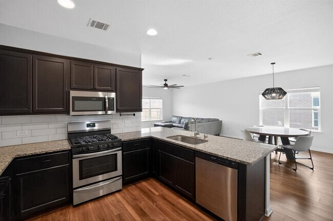 Building Photo - 109 Shiner Ln