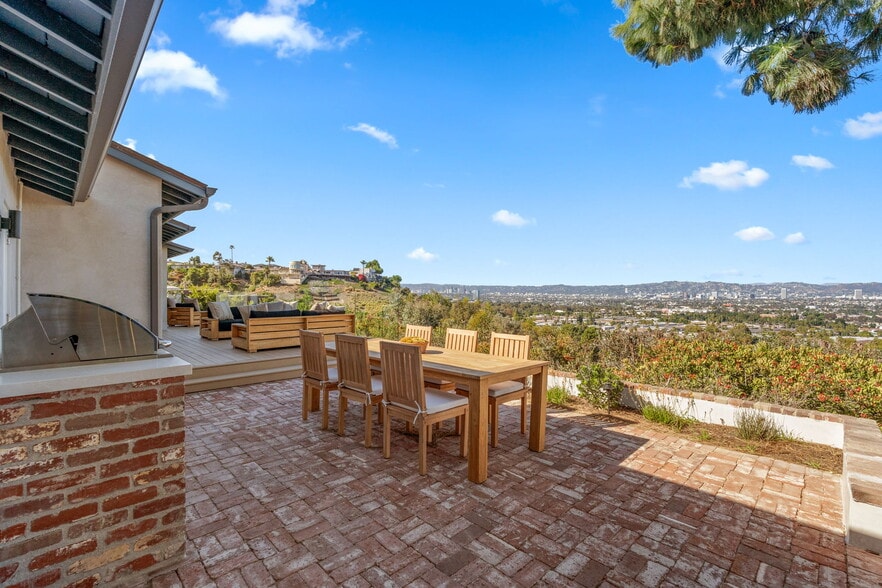 Outdoor BBQ and Dining Area - 4301 Don Arellanes Dr