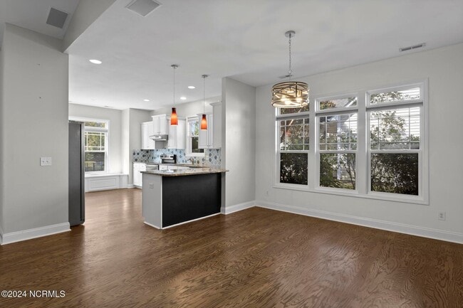 Building Photo - 412 Azalea Dr