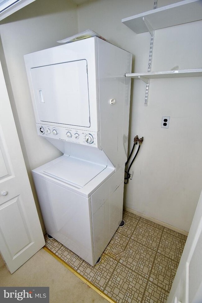 Building Photo - 21 Twin Brooks Dr