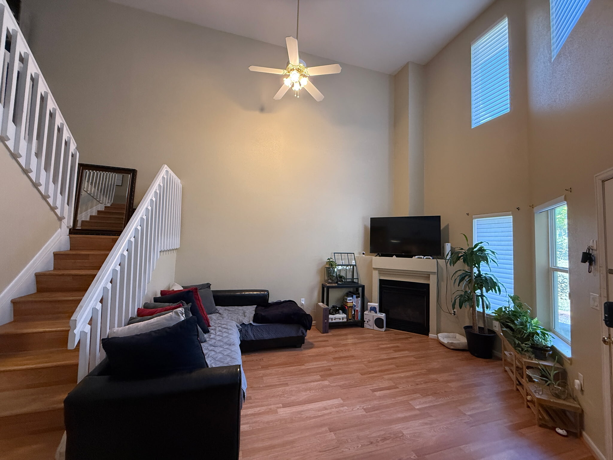 Building Photo - 2436 W 82nd Pl