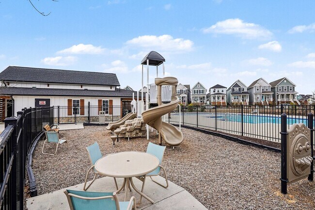 Building Photo - 3BR Like-New End-Unit Townhome – Wendell Falls