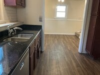 Building Photo - 3 Bedroom Single Family Home with parking