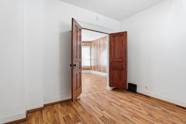 Building Photo - 1028 S 14th St