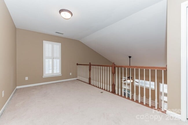 Building Photo - 165 N Arcadian Way