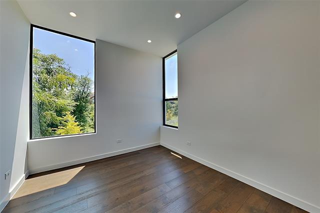Building Photo - 906 Blackland Ct