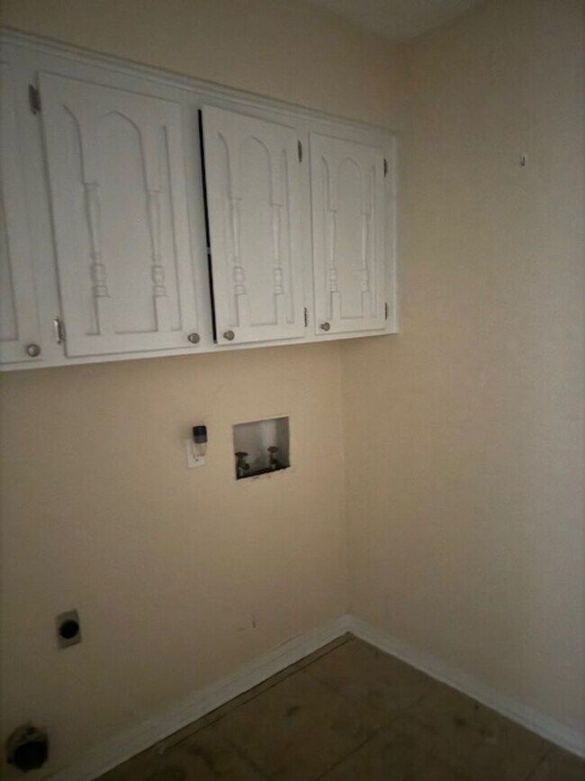 Building Photo - 621-621 Kings Mountain Dr