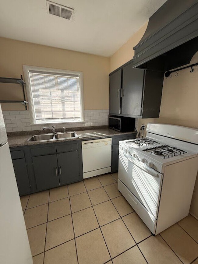 Building Photo - 480F - 2167 Washington