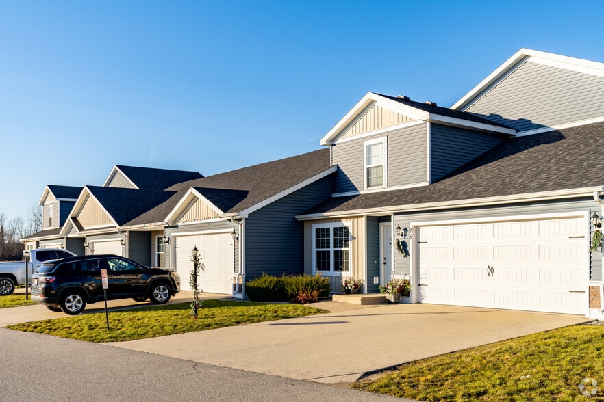 Primary Photo - Perry Creek Townhomes - Midland, MI
