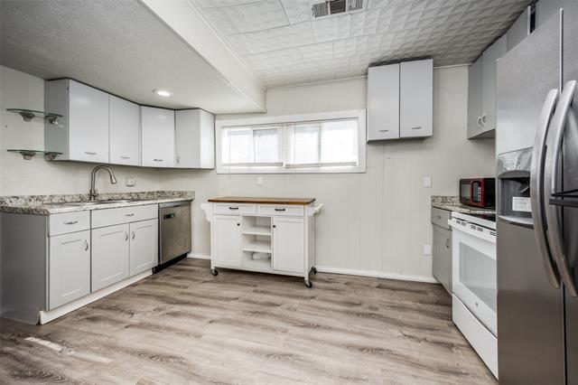 Building Photo - 701 Lakey St