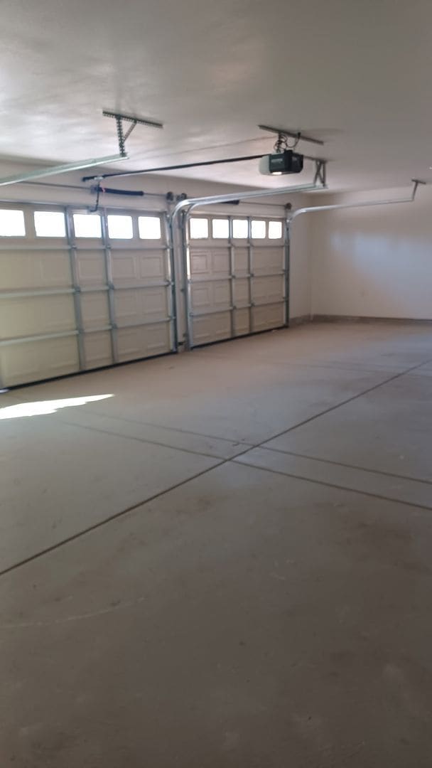 Building Photo - Modern 2 Bed/1 Bath Home, All Utilities Included!