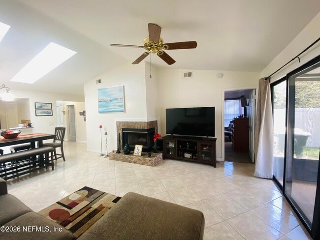 Building Photo - 2280 Ironstone Dr E