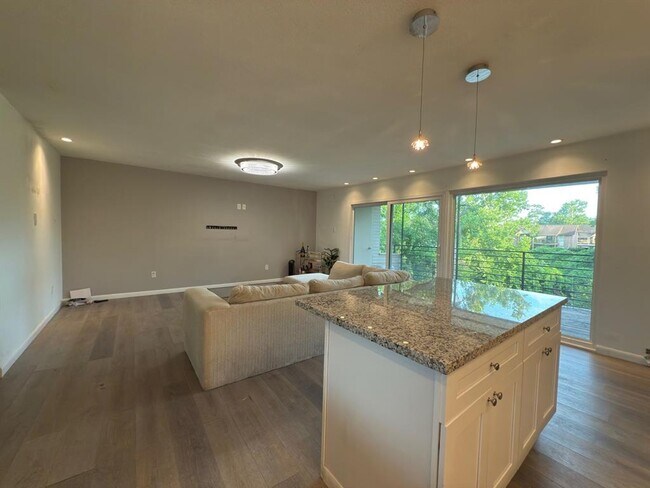 Building Photo - 8211 Katy Fwy