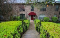 Building Photo - Fully Furnished Condo in Alamo Heights!