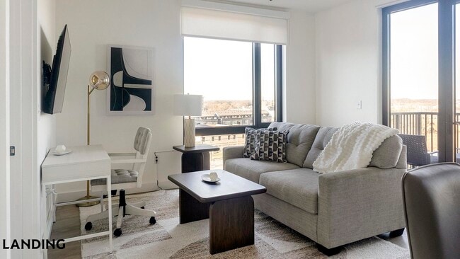 Building Photo - 1007 S Mint St