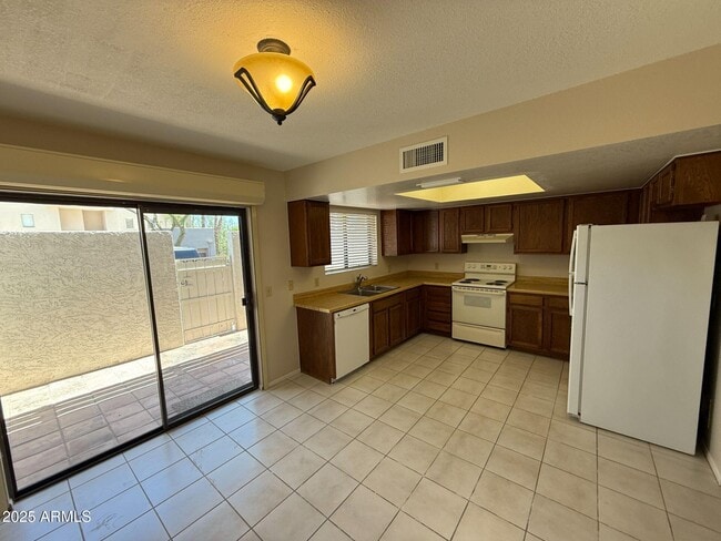 Building Photo - 16510 E Palisades Blvd