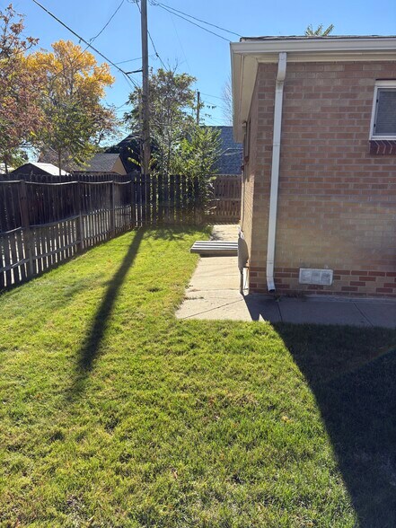 Building Photo - 2020 W 43rd Ave