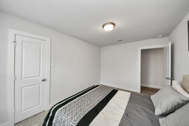 Building Photo - 7014 Cedar Breeze Ct