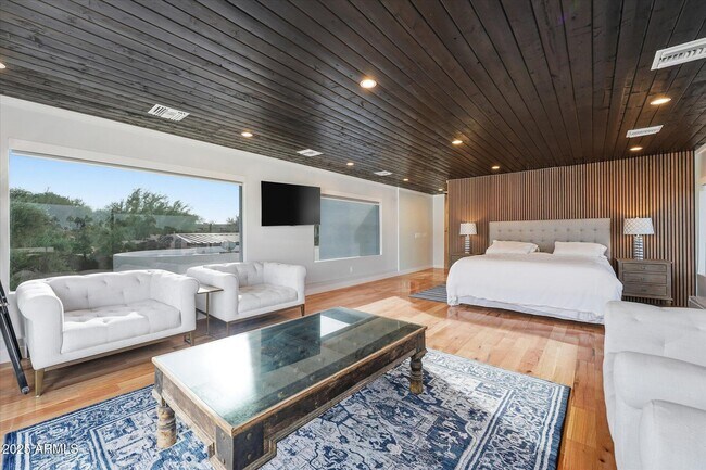 Building Photo - 3112 E Palo Verde Dr