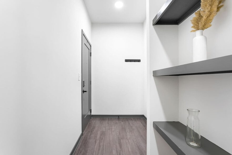 Building Photo - 6105 N Rural St