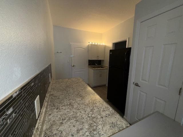 Building Photo - 2180 Country Club Dr
