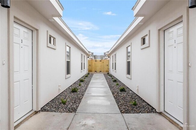 Building Photo - 2613 Sage Dr