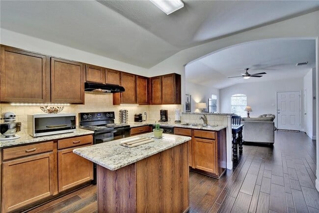 Building Photo - 124 Magpie Goose Ln