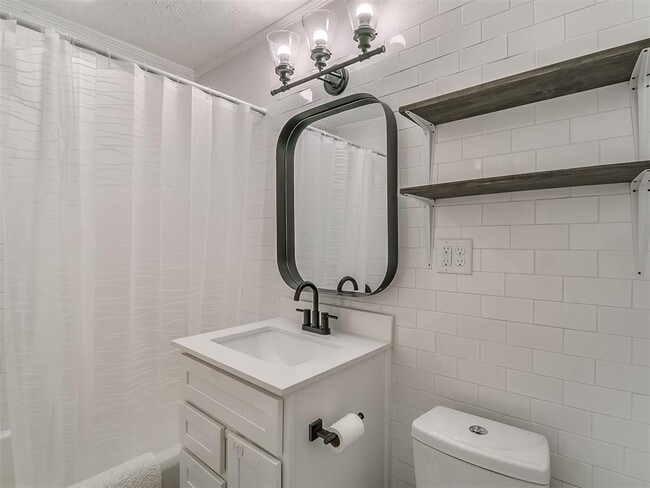 Building Photo - 621 N 16th St