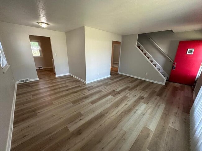 Building Photo - 26500 Drakefield Ave