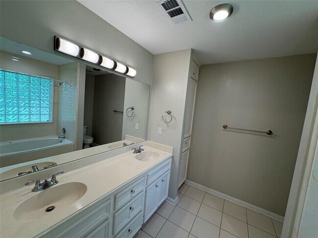 Building Photo - 12211 Longfellow Dr