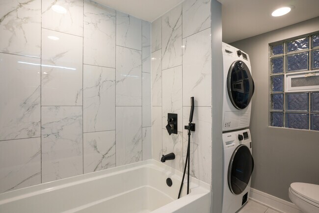 Building Photo - 4624 N Springfield Ave