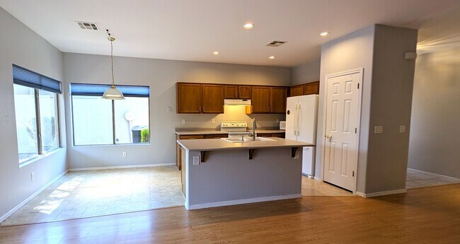 Building Photo - 3 Bedroom Home in the Crismon Crossing Com...