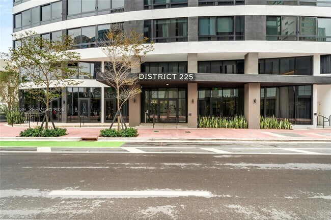 Building Photo - 225 N Miami Ave