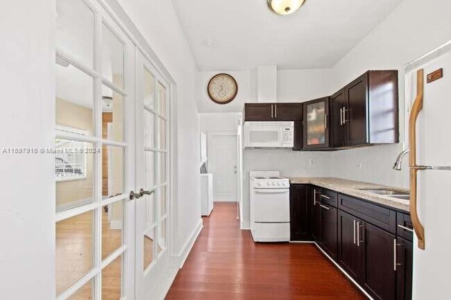 Building Photo - 646 33rd St