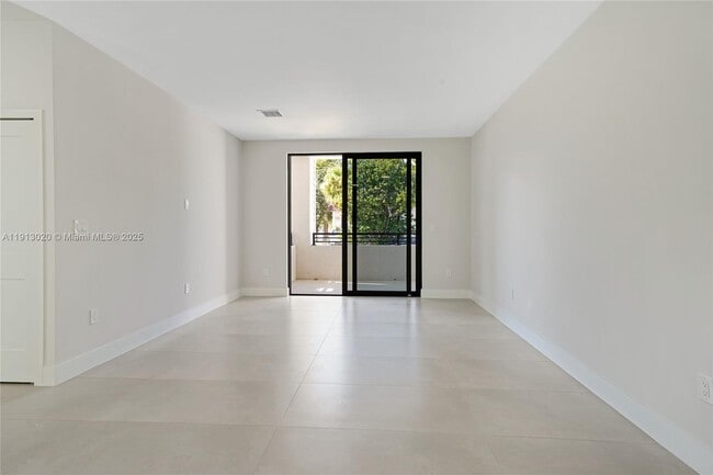 Building Photo - 4303 E 8th Ct