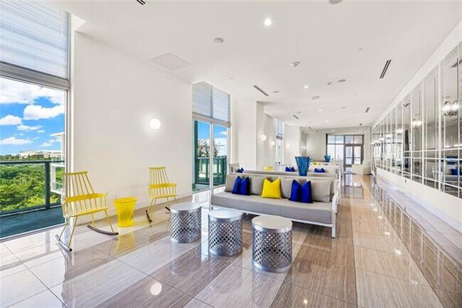 Building Photo - 2000 Metropica Wy
