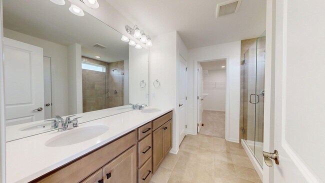 Building Photo - 826 Kuss Dr