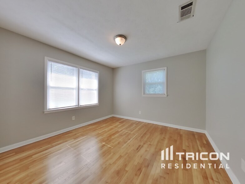 Building Photo - 7179 Carolyn Cir
